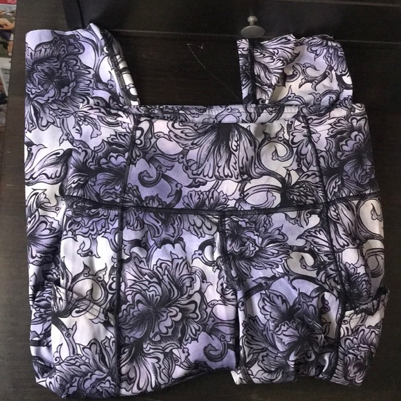 lululemon athletica Pants - Lululemon Crop Legging